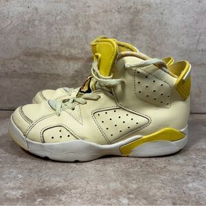 Nike Kids Sneakers in Cream and Yellow